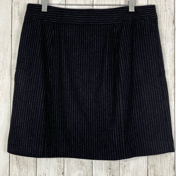 Banana Republic Wool Blend Black w/ Gray Pinstripe Short Pencil Skirt 10 - Picture 2 of 12
